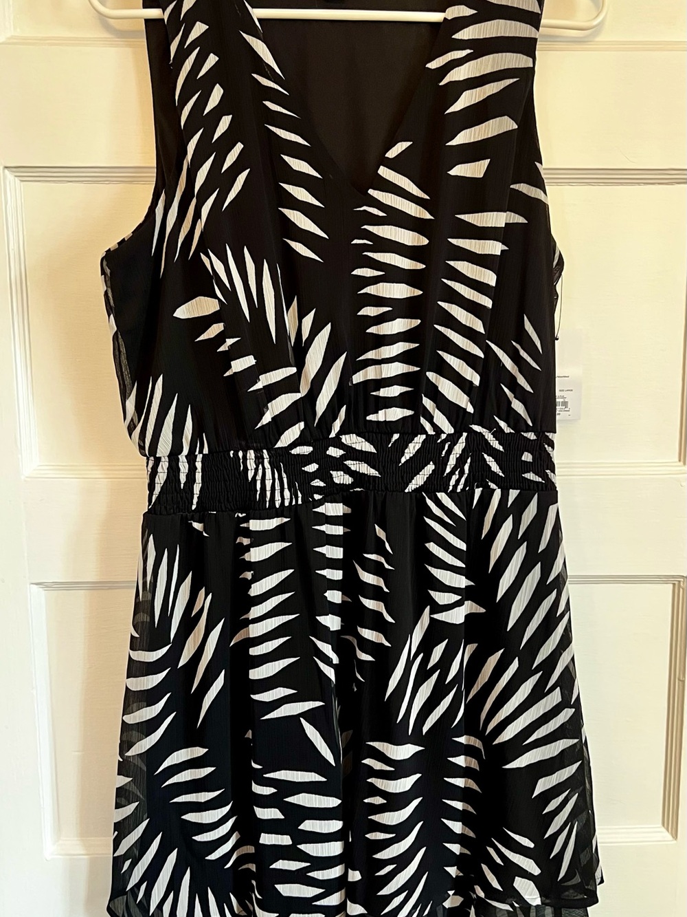 Nine West Black and White Leaf-Print V-Neck Mini Dress
